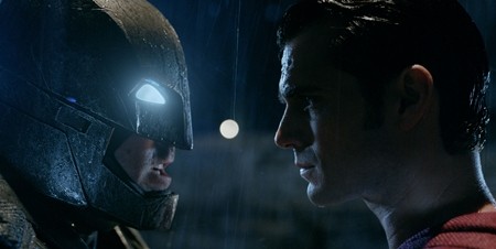 『バットマン vs スーパーマン』バトルシーン公開!「人間の力を思い知れ」