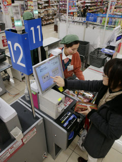 消費者物価５カ月ぶり上昇、11月は0.1％－消費弱く成長率に懸念 (1)