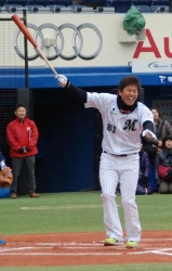 ロッテ角中ら野球教室、小学生の球をフライで苦笑い