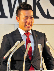 ソフトバンク・柳田、２．７億 ３割３０本３０盗塁、３倍増