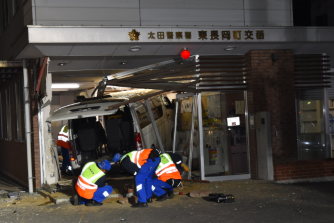 「事故が多い交差点」 群馬・太田、交番にワゴン車