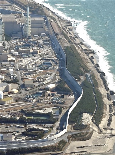 浜岡原発の防潮堤完成