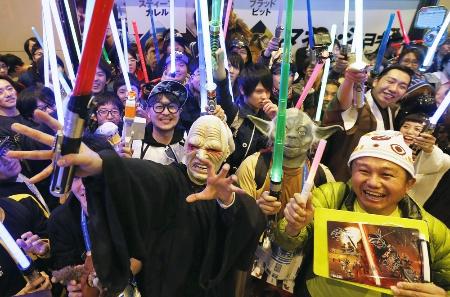 スター・ウォーズ、早くも興収１０億ドル突破 2015年12月28日 10時21分