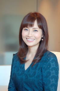 安倍なつみさん、俳優の山崎育三郎さんと結婚