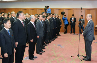 官公庁で 新年への決意新た 首長、職員ら１年振り返る ／鹿児島