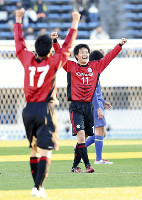 全国高校サッカー 駒大、主将決めた先制 2015年12月31日