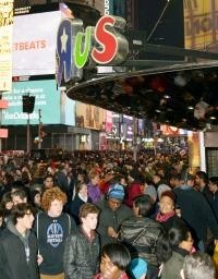 UPDATE 1-上海外為市場＝人民元下落、年間では4.7％安と過去最大の下げ