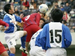 高校サッカー、夏の総体制した東福岡が快勝