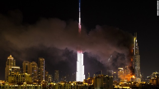 ドバイ高級ホテルで火災、１６人負傷 カーテンから出火か