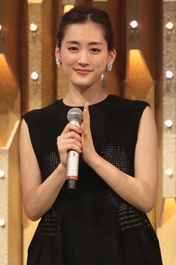 綾瀬はるか涙の１ミス完走、初司会井ノ原も  ／紅白