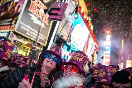 ＮＹで恒例カウントダウン １００万人が新年祝う