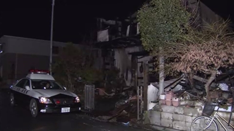 空き家2棟全焼、焼け跡から1遺体…管理者か 2016年01月02日 12時25分