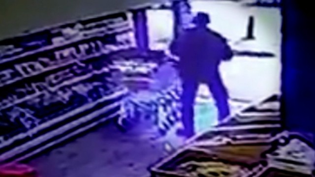イスラエルで銃乱射、２人死亡７人けが 容疑者は逃走