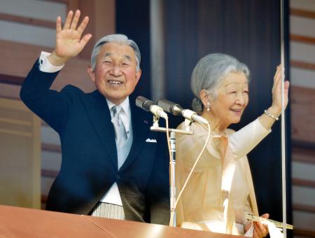天皇陛下「安らかで良い年に」=皇居で新年一般参賀