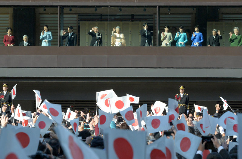 新年一般参賀:天皇陛下「世界の平安を祈ります」