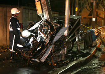 北海道室蘭市 信号機に車衝突3人死亡、ブレーキ痕なし…