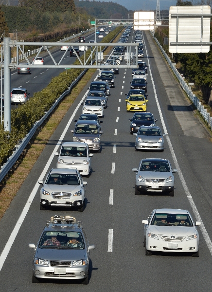 Ｕターンラッシュ、高速渋滞は３日も続く見通し