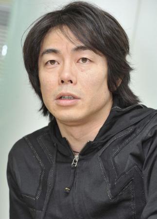 歌手の宮沢和史さんが無期限休業