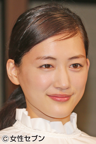 【2016年大予言】綾瀬はるか 誕生日電撃婚に記者が大わらわ