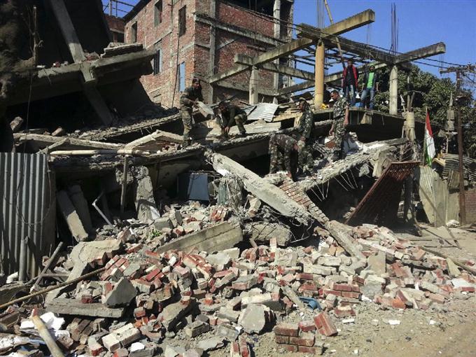 北東部でＭ６．７の地震、１１人死亡