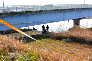金銭トラブルか…男4人、男性を川に落とし殺害 2016年01月05日 11時49分