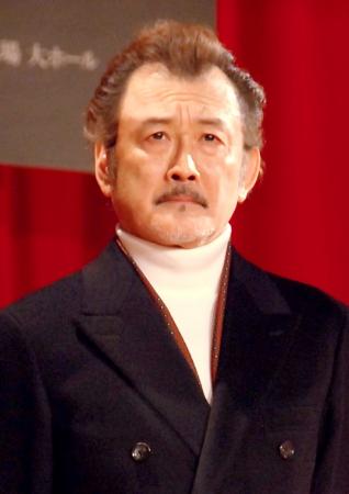 吉田鋼太郎、22歳年下女性と元日再婚 藤原竜也の“仲人役”は否定