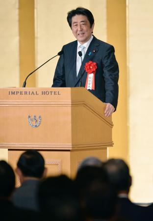 首相、ダボス会議出席見送り 国会審議を優先