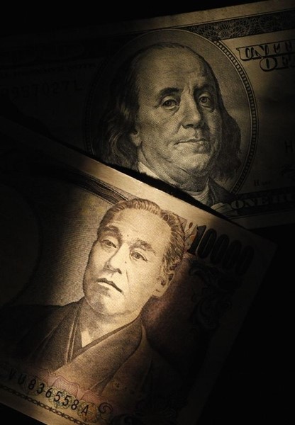 リスク回避の円高進む、中国株下落や中東情勢を懸念＝…