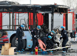 中国自治区でバス火災17人死亡 放火容疑男を拘束
