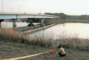 柏・17歳殺害 「元気だったのに…」 悼む人ら現場訪れる