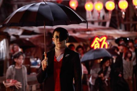 実写映画『テラフォーマーズ』 小栗旬の“怪しい”メイキング写真解禁