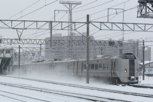 ＪＲ６社、年末年始の輸送１％増 北陸新幹線と訪日客効果
