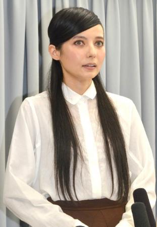 ベッキー、ゲス川谷との不倫騒動を謝罪 交流認めるも「軽率な行動だった」【会見全文】