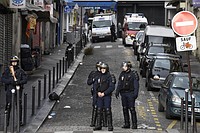 警察署で刃物男射殺＝偽自爆ベルト、テロ未遂か－パリ