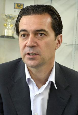 鳥栖 フィッカデンティ氏の新監督就任発表「勝利に全力尽くす」