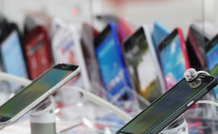 ソフトバンク、スマホ月4900円プラン