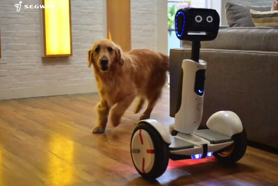 セグウェイが家庭用ロボットに - 乗れるだけでなく自走