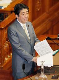 首相、慰安婦問題の法的責任否定 「合意でも変更ない」