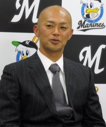 ロッテ・福浦、現状維持でサイン 23年目へ「もう一度優勝したい」