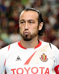 元日本代表ＤＦ闘莉王が６年在籍した名古屋を退団