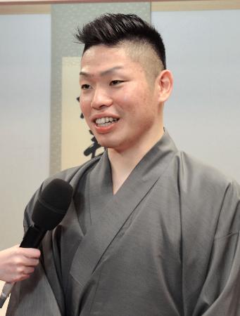 かるたクイーン坪田さん初防衛 新名人戦は福井の川崎さん