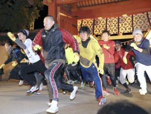西宮神社で恒例「福男選び」…一番福は１６歳 2016年01月10日 12時31分