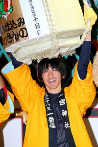 過去最多６千人駆ける 一番福は１６歳 兵庫・西宮神社