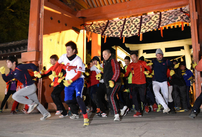 福男選び:「一番福」は16歳 西宮神社