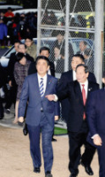 首相「キャンプ地に最適」 ラグビーＷ杯 長門の施設視察 2016年01月11日