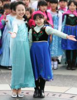 本田望結＆紗来、「アナ雪」衣装で姉妹共演