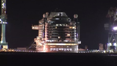 建造中の大型客船で火災、長崎