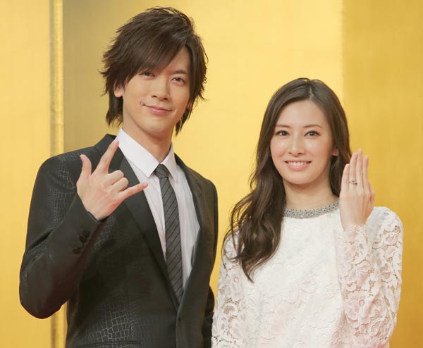 北川景子＆ＤＡＩＧＯ、アツアツ結婚会見 檀上で４３回見つめ合う