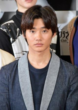 水原希子と熱愛報道の野村周平、「交際は順調ですか」に笑顔でノーコメント
