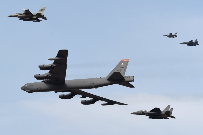 朝鮮半島周辺に戦略兵器追加も 空母など、米韓検討